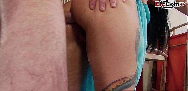 Deutsche Notgeile Hausfrau schleppt jungen mann ab und lässt sich ficken